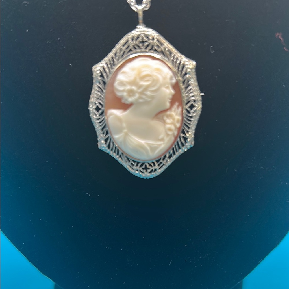 Elegant White Gold and Cream Cameo Pendant/Brooch